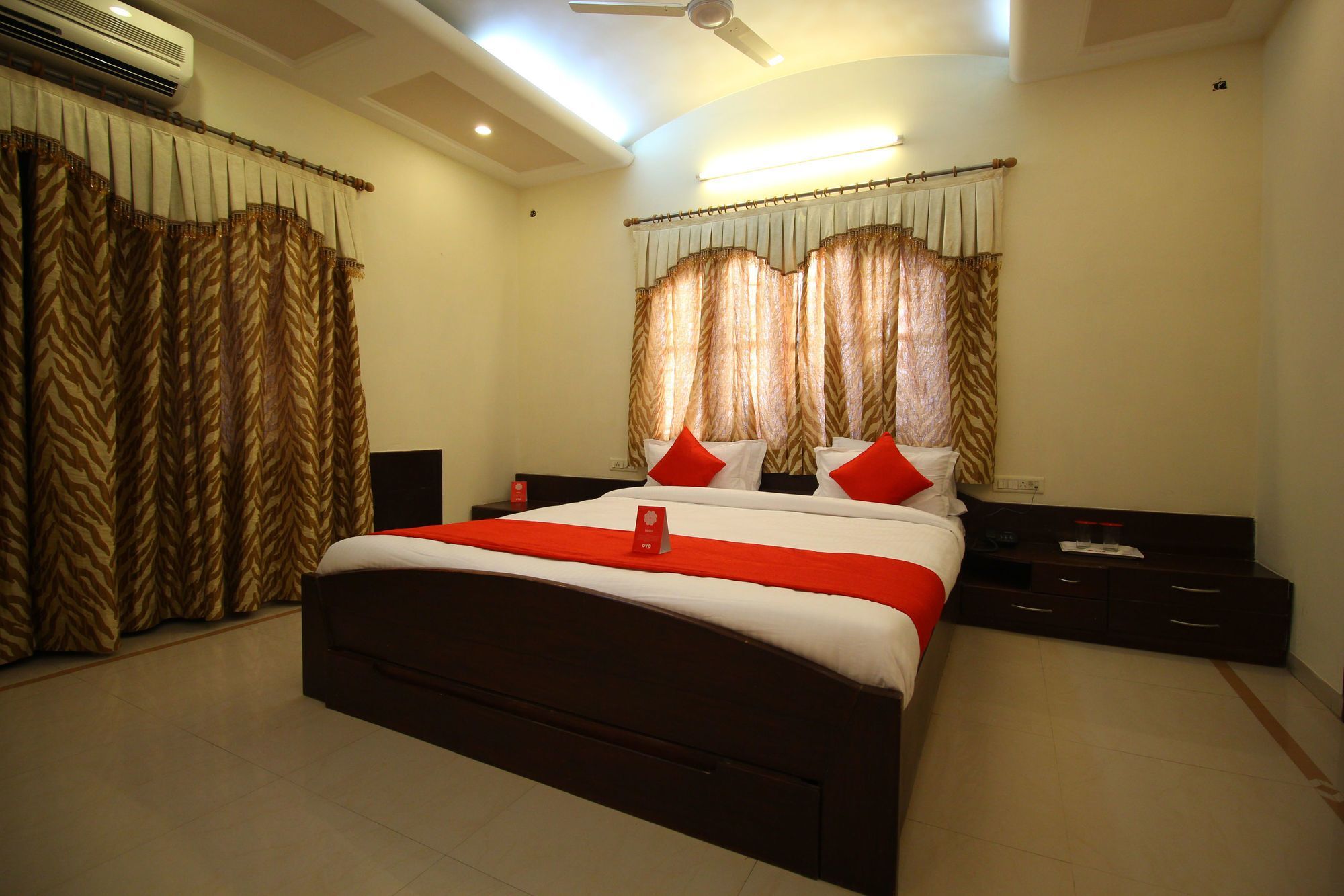 Oyo 8949 Atman Bungalows Ahmedabad Esterno foto